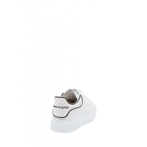 Sneakers ALEXANDER MCQUEEN, Oversize, Black Contour Detail, White Sneakers ALEXANDER MCQUEEN, Oversize, Black Contour Detail, White