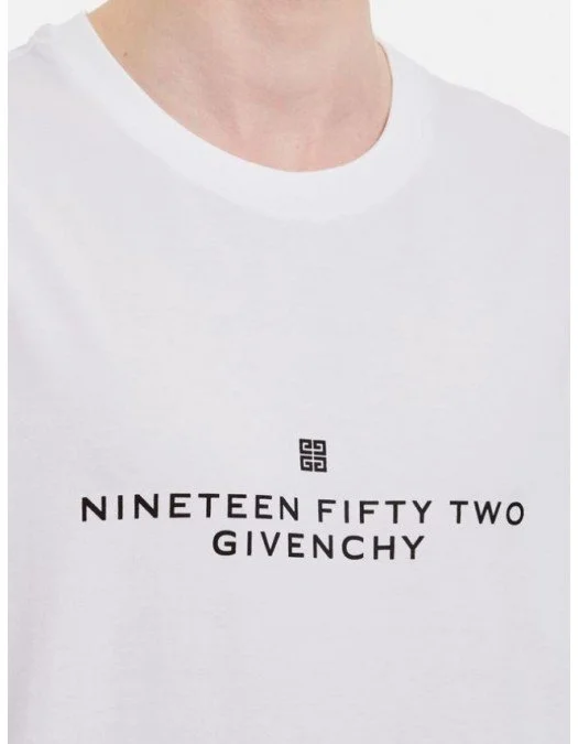 Tricou Givenchy, Front Logo Nineteen Fifty Two, Alb - BM716R3YA8100 Tricou Givenchy, Front Logo Nineteen Fifty Two, Alb - BM716R3YA8100