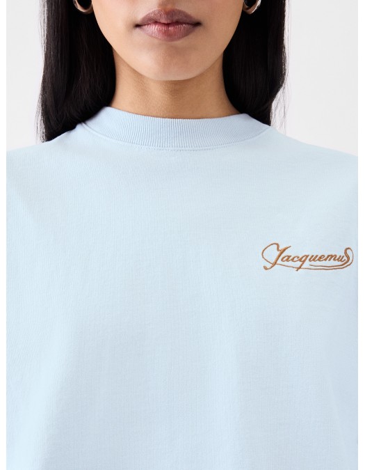 TRICOU JACQUEMUS, The Corto, Boxy Embroidered, Blue - TSW00216AJ000453GI TRICOU JACQUEMUS, The Corto, Boxy Embroidered, Blue - TSW00216AJ000453GI