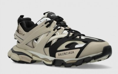 Unde gasesc sneakers Balenciaga in Romania in magazin?