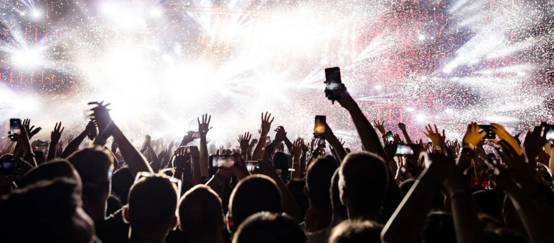 Cele Mai Inspirate Tinute Festival UNTOLD 2025: Stiluri Electrizante cu Off White, Palm Angels, Dsquared2 si Golden Goose Cele Mai Inspirate Tinute Festival UNTOLD 2025: Stiluri Electrizante cu Off White, Palm Angels, Dsquared2 si Golden Goose